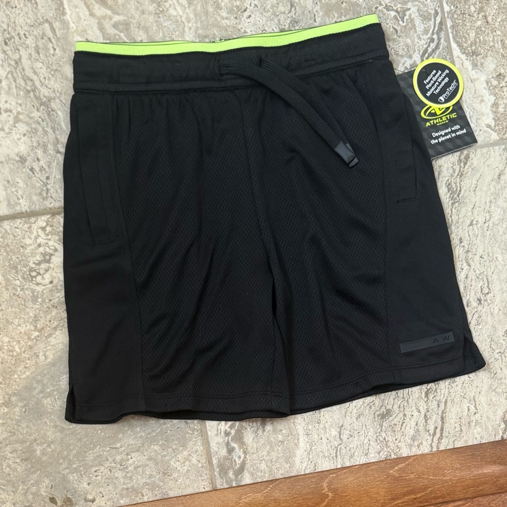 NWT Size M (8) Athletic Works Black and Green Shorts